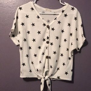 ⭐️4/$20 black&white star button down top